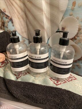 Daily Body Wash in Clear Pump Bottle with Black Label & Pump